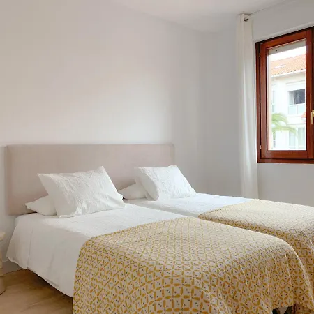 Acogedor Con Terraza Y Parking Publico En