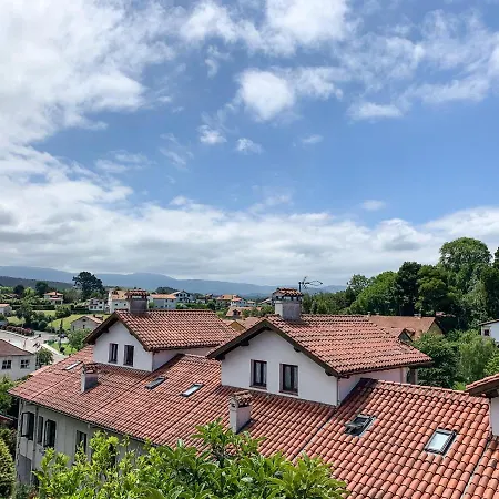 Acogedor Con Terraza Y Parking Publico En Comillas