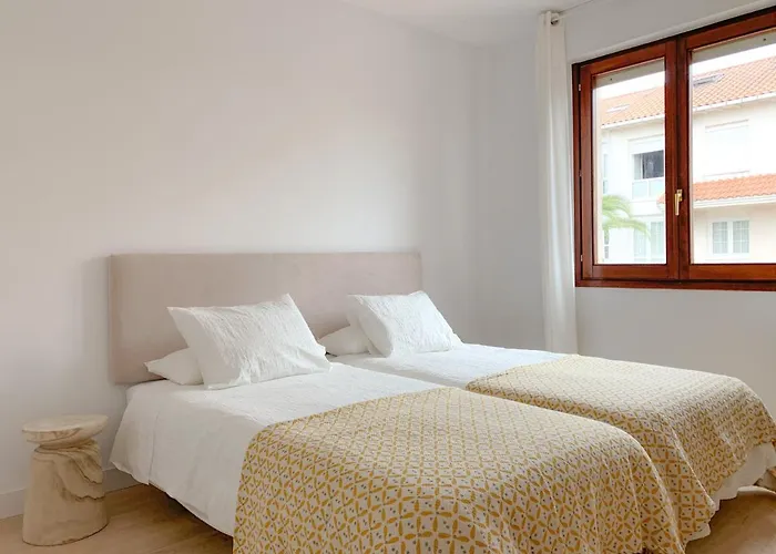 Acogedor Con Terraza Y Parking Publico En