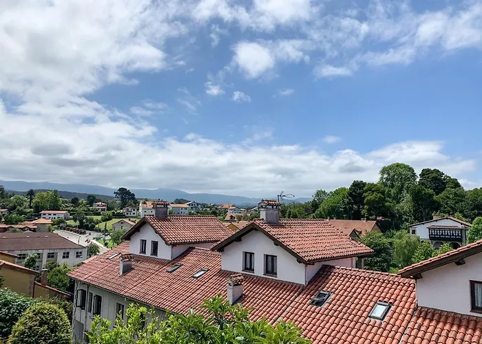 Acogedor Con Terraza Y Parking Publico En Comillas